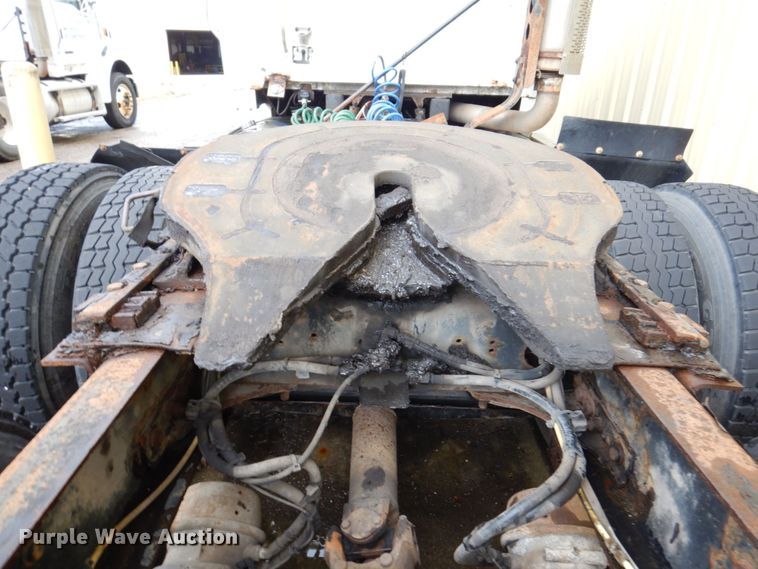 image for item JL9901 2005 Sterling A9500 semi truck