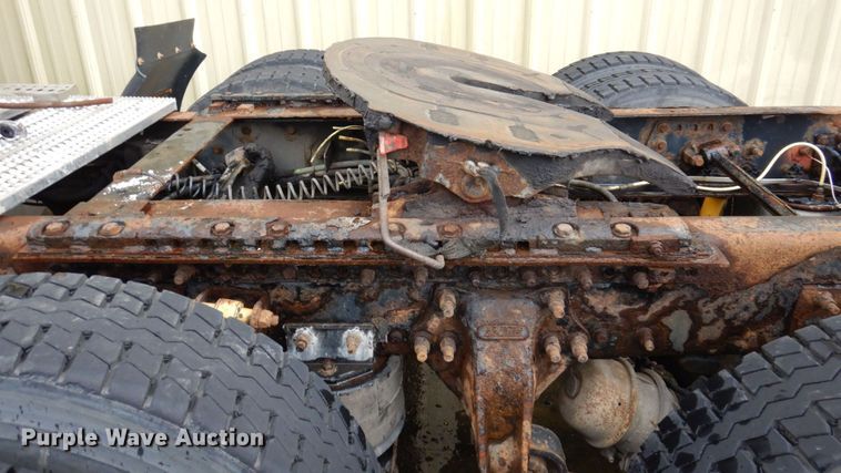 image for item JL9901 2005 Sterling A9500 semi truck