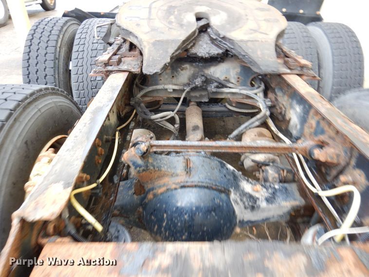 image for item JL9901 2005 Sterling A9500 semi truck