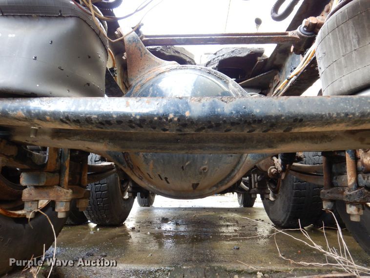 image for item JL9901 2005 Sterling A9500 semi truck