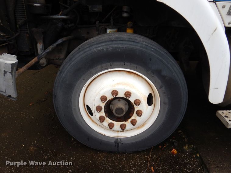 image for item JL9901 2005 Sterling A9500 semi truck