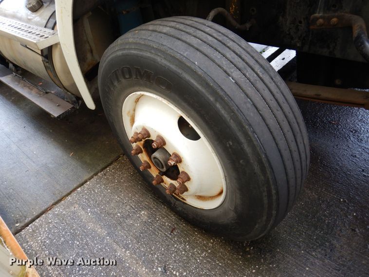 image for item JL9901 2005 Sterling A9500 semi truck