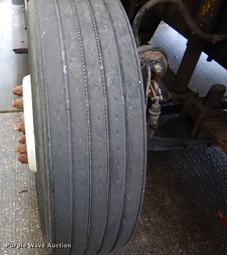 image for item JL9901 2005 Sterling A9500 semi truck