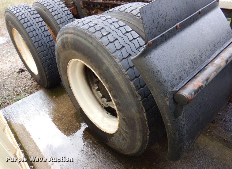 image for item JL9901 2005 Sterling A9500 semi truck