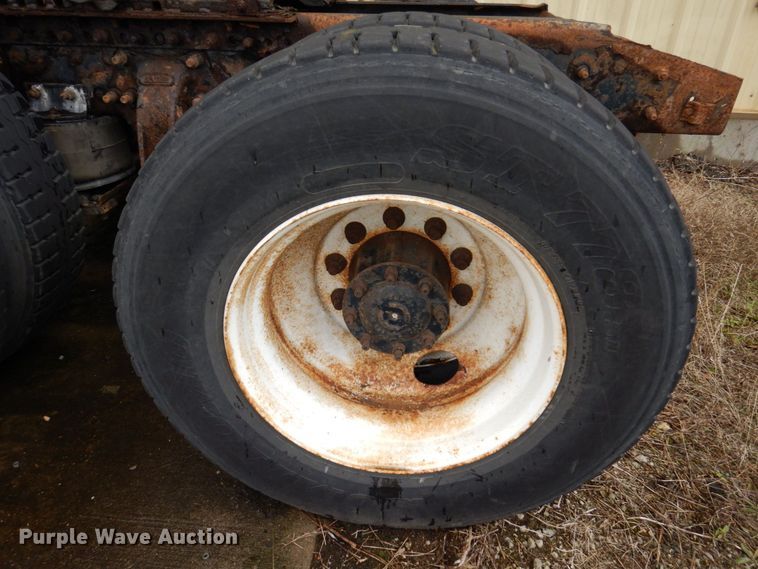 image for item JL9901 2005 Sterling A9500 semi truck