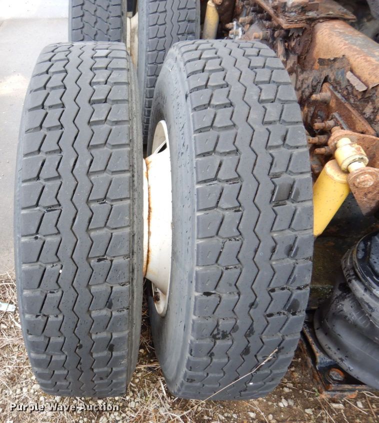 image for item JL9901 2005 Sterling A9500 semi truck