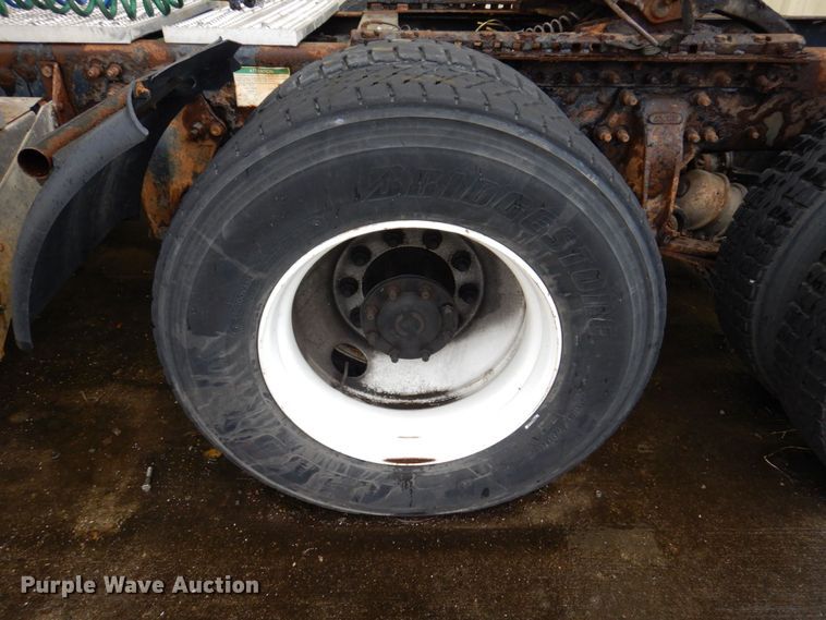 image for item JL9901 2005 Sterling A9500 semi truck