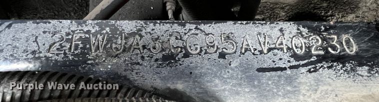 image for item JL9901 2005 Sterling A9500 semi truck