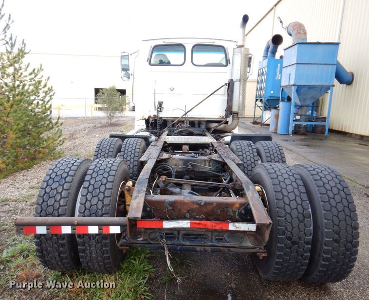 image for item JL9902 2006 Sterling A9500 truck cab and chassis