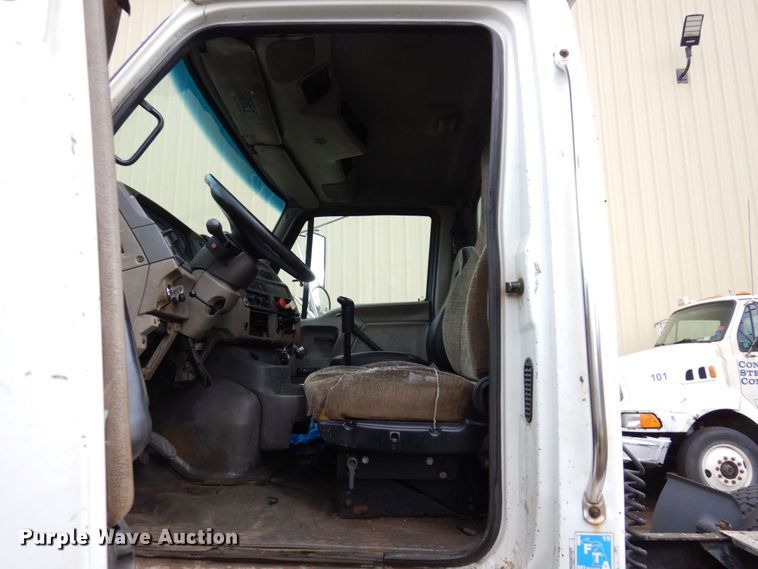 image for item JL9902 2006 Sterling A9500 truck cab and chassis