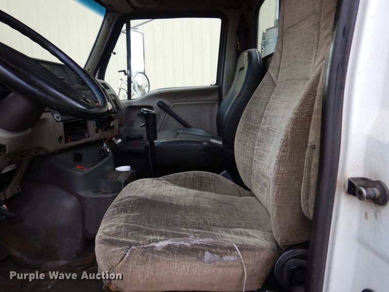 image for item JL9902 2006 Sterling A9500 truck cab and chassis