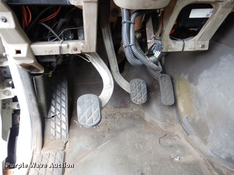 image for item JL9902 2006 Sterling A9500 truck cab and chassis