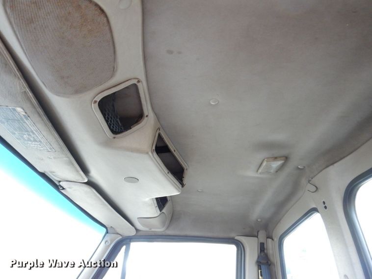 image for item JL9902 2006 Sterling A9500 truck cab and chassis