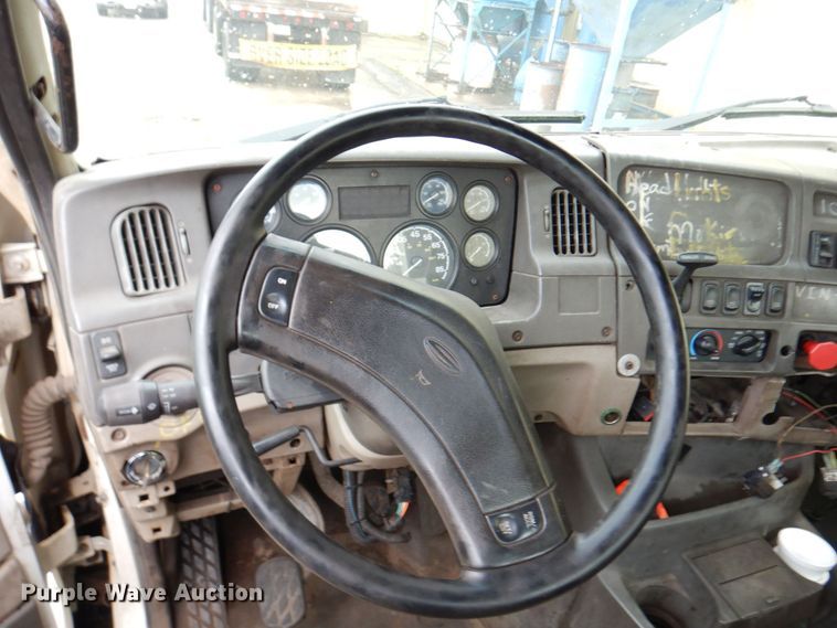 image for item JL9902 2006 Sterling A9500 truck cab and chassis