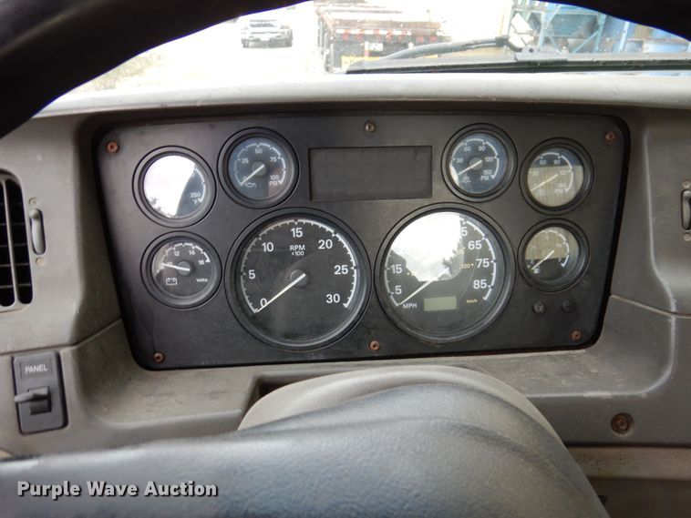 image for item JL9902 2006 Sterling A9500 truck cab and chassis