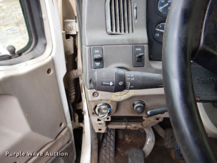 image for item JL9902 2006 Sterling A9500 truck cab and chassis