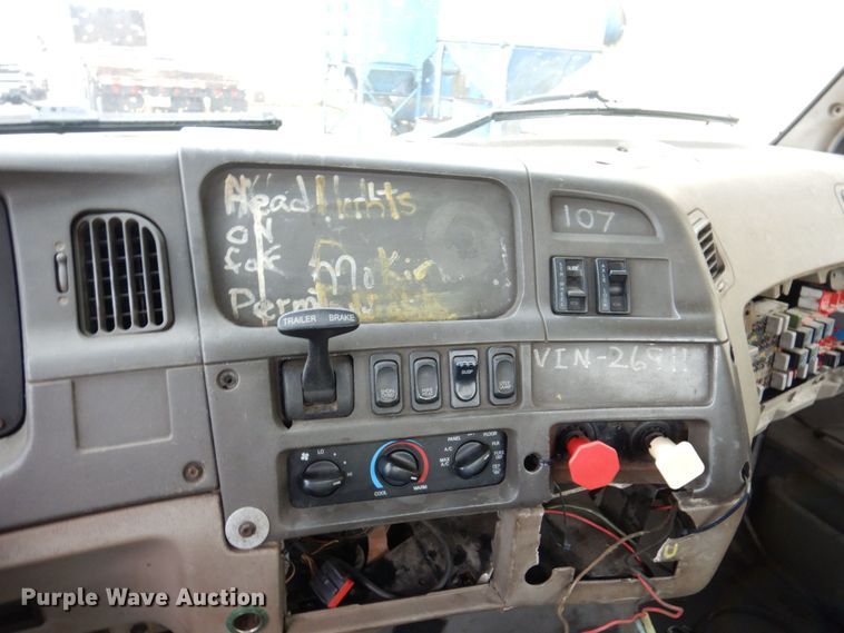 image for item JL9902 2006 Sterling A9500 truck cab and chassis