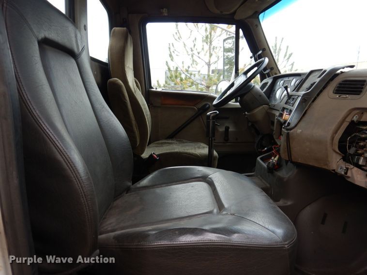 image for item JL9902 2006 Sterling A9500 truck cab and chassis