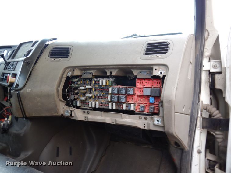 image for item JL9902 2006 Sterling A9500 truck cab and chassis