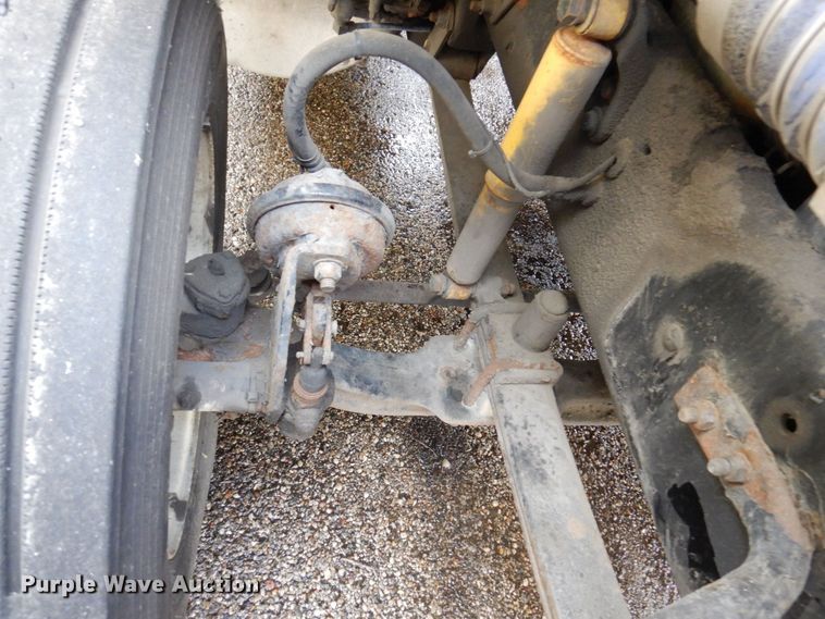 image for item JL9902 2006 Sterling A9500 truck cab and chassis