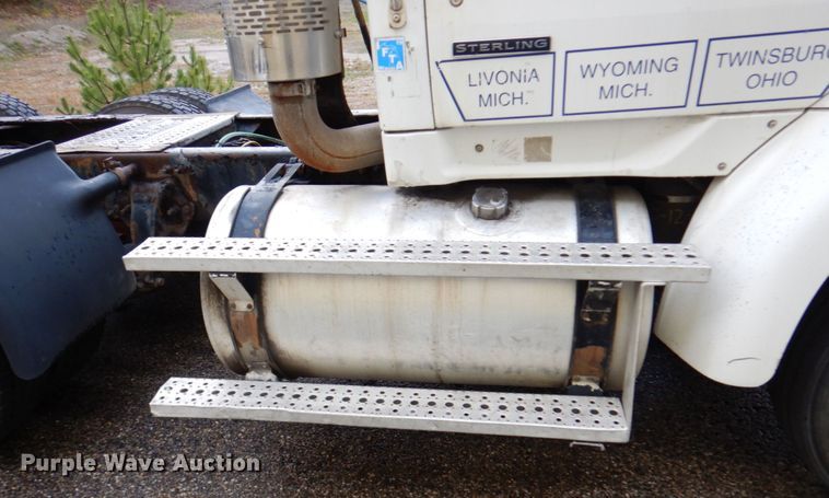 image for item JL9902 2006 Sterling A9500 truck cab and chassis