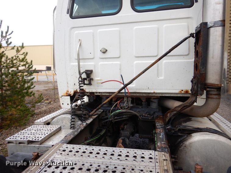 image for item JL9902 2006 Sterling A9500 truck cab and chassis