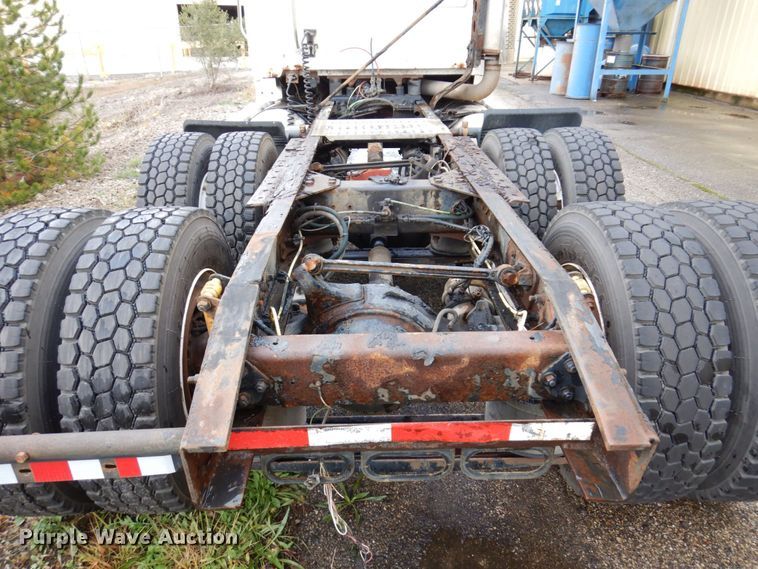 image for item JL9902 2006 Sterling A9500 truck cab and chassis