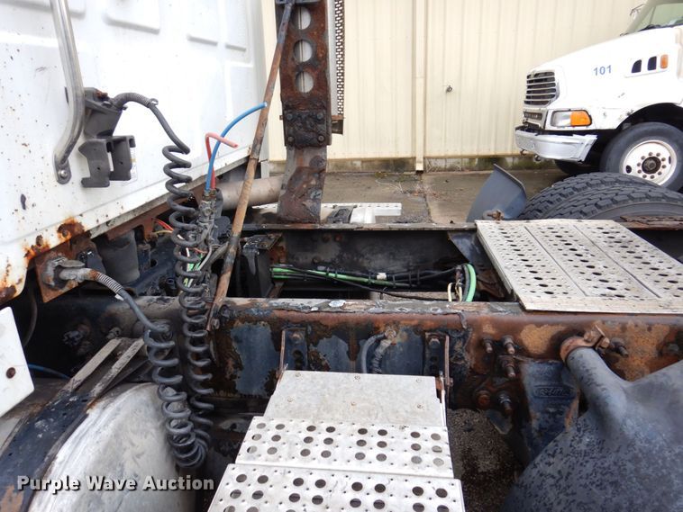 image for item JL9902 2006 Sterling A9500 truck cab and chassis