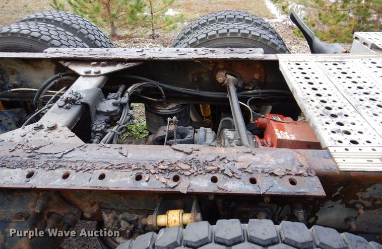 image for item JL9902 2006 Sterling A9500 truck cab and chassis