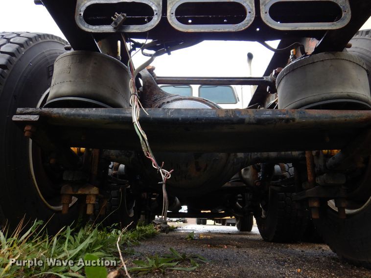 image for item JL9902 2006 Sterling A9500 truck cab and chassis