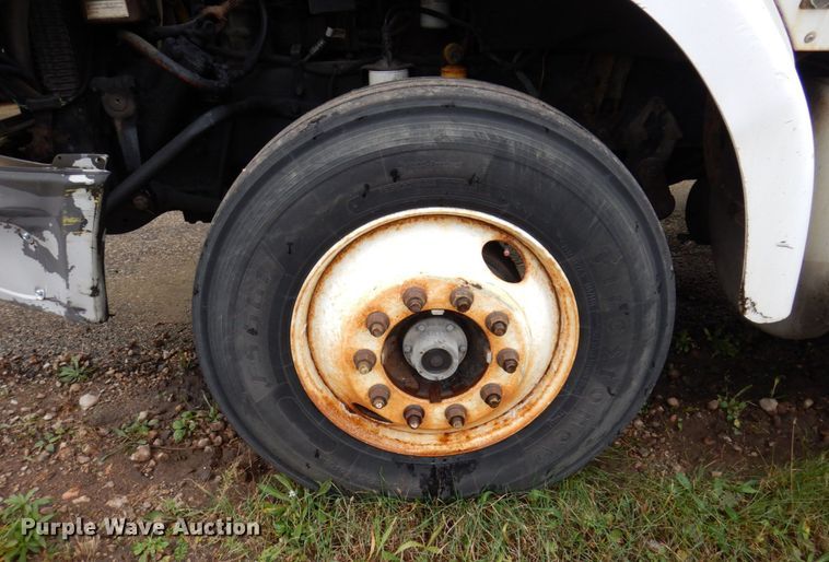 image for item JL9902 2006 Sterling A9500 truck cab and chassis