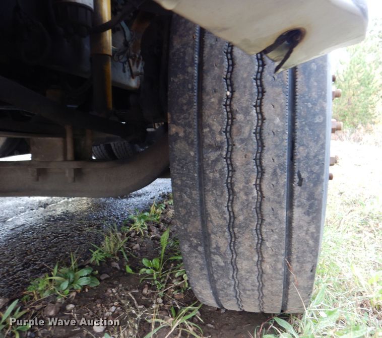 image for item JL9902 2006 Sterling A9500 truck cab and chassis