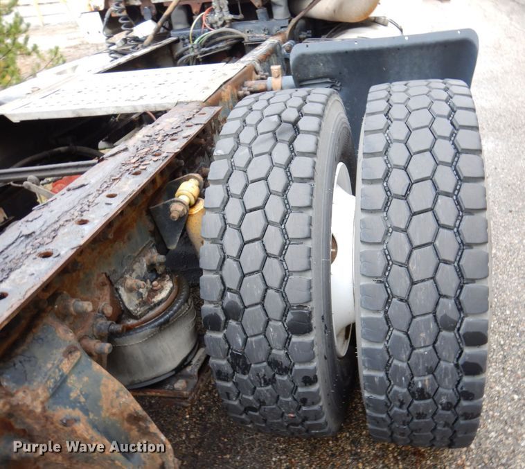 image for item JL9902 2006 Sterling A9500 truck cab and chassis