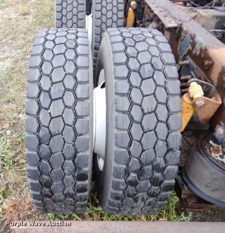 image for item JL9902 2006 Sterling A9500 truck cab and chassis