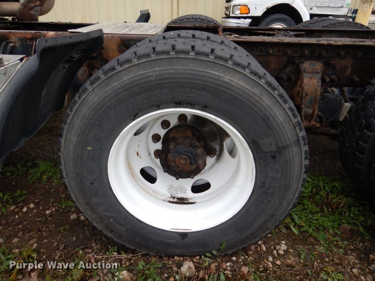 image for item JL9902 2006 Sterling A9500 truck cab and chassis