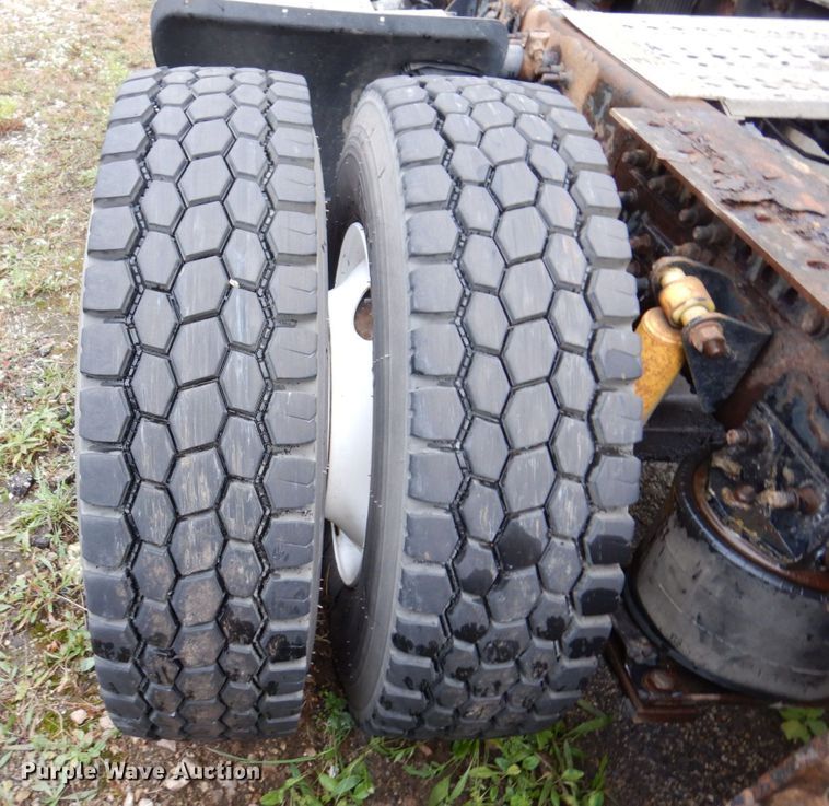 image for item JL9902 2006 Sterling A9500 truck cab and chassis