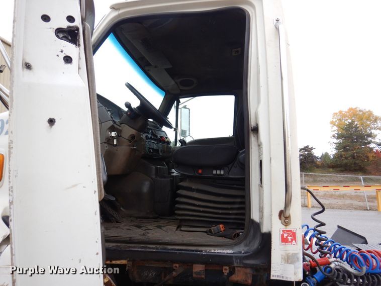 image for item JL9903 2003 Sterling A9500 semi truck