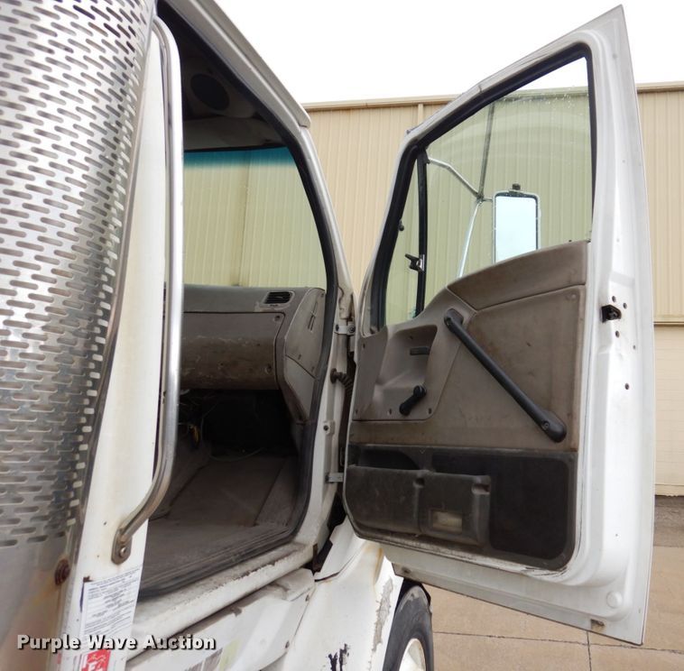 image for item JL9903 2003 Sterling A9500 semi truck