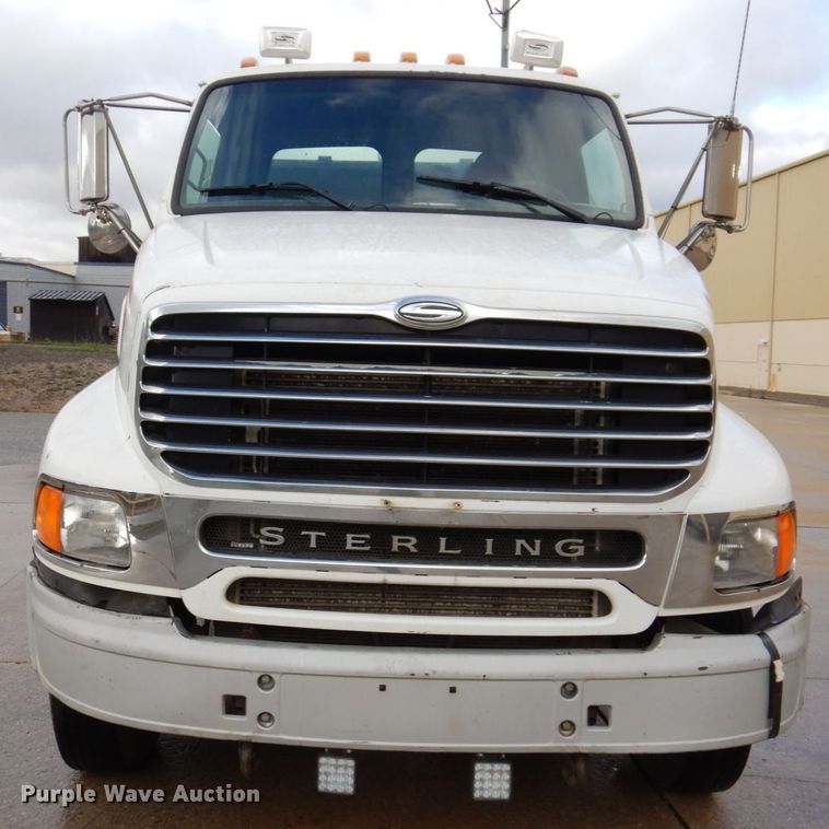 image for item JL9904 2007 Sterling A9500 semi truck