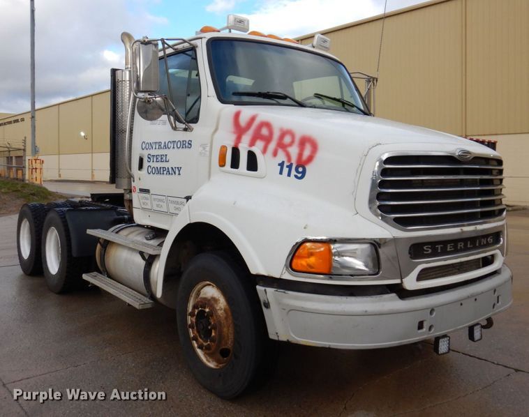 image for item JL9904 2007 Sterling A9500 semi truck