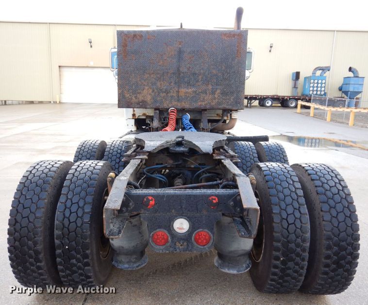 image for item JL9904 2007 Sterling A9500 semi truck