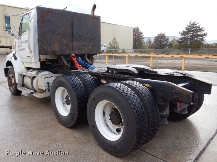 image for item JL9904 2007 Sterling A9500 semi truck