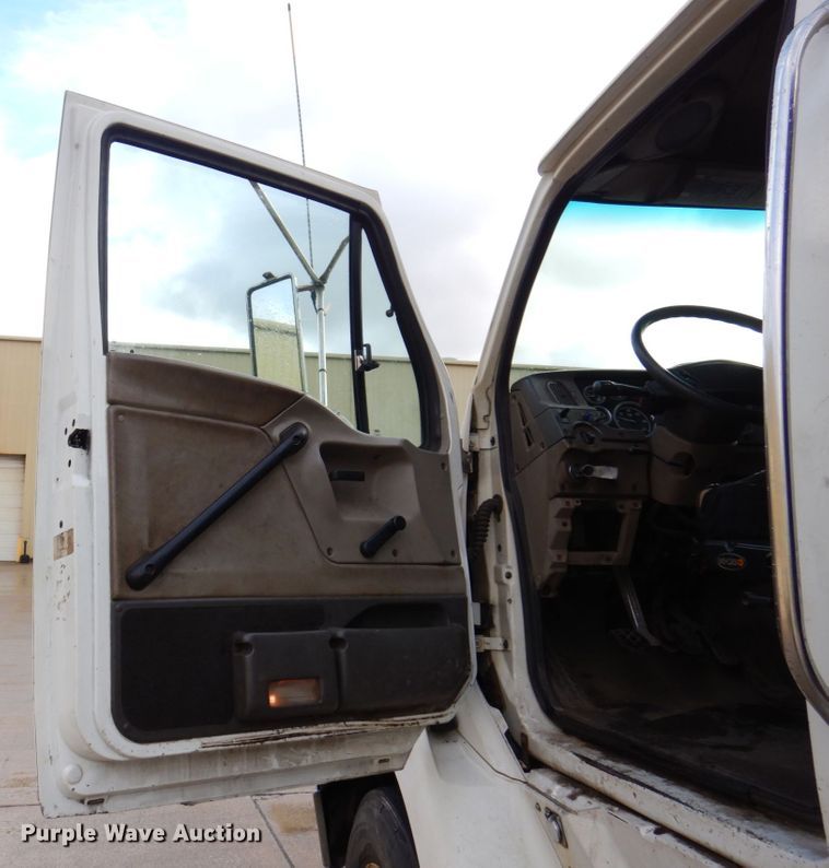 image for item JL9904 2007 Sterling A9500 semi truck