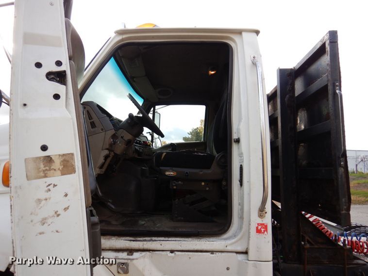 image for item JL9904 2007 Sterling A9500 semi truck