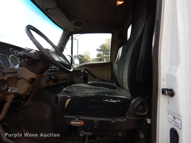 image for item JL9904 2007 Sterling A9500 semi truck