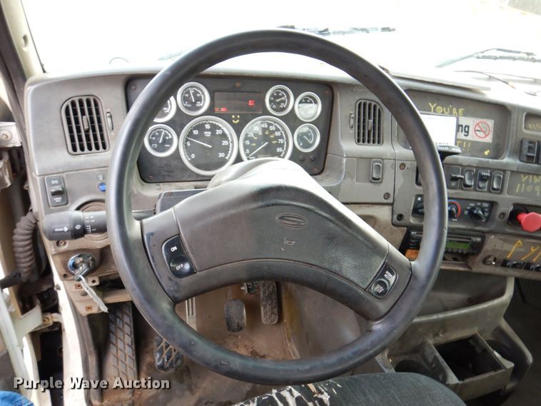 image for item JL9904 2007 Sterling A9500 semi truck