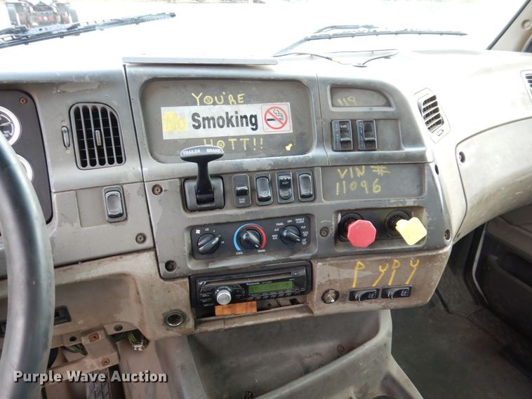 image for item JL9904 2007 Sterling A9500 semi truck