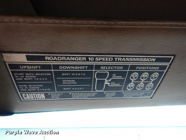 image for item JL9904 2007 Sterling A9500 semi truck