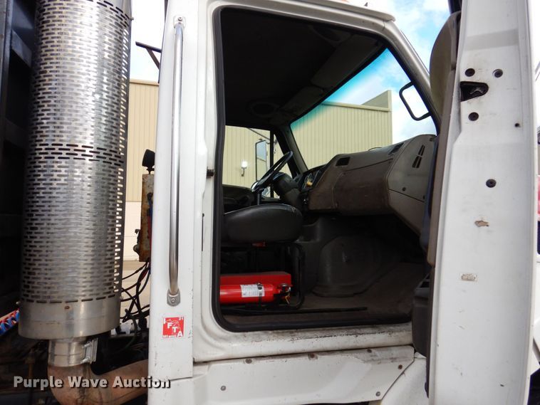 image for item JL9904 2007 Sterling A9500 semi truck