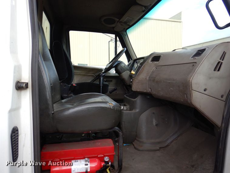 image for item JL9904 2007 Sterling A9500 semi truck